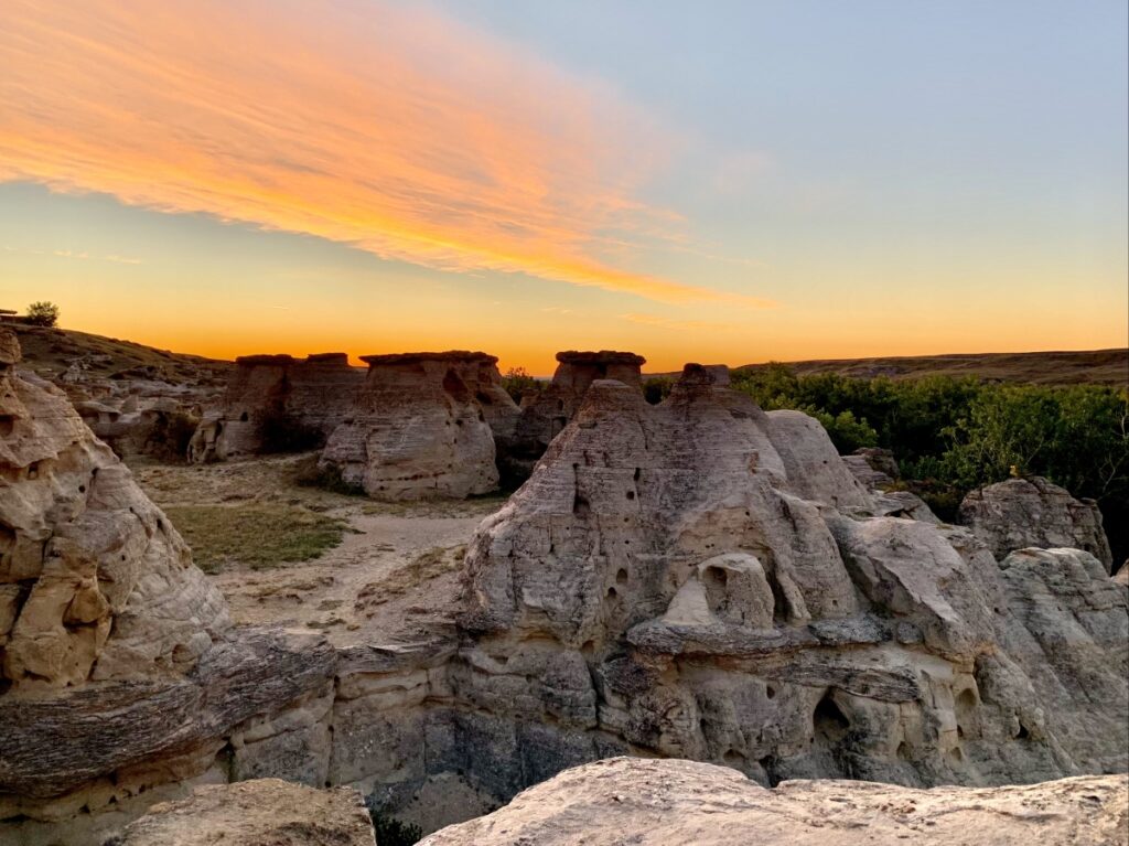 Sunrise & hoodoos, Writing on Stone Provincial Park