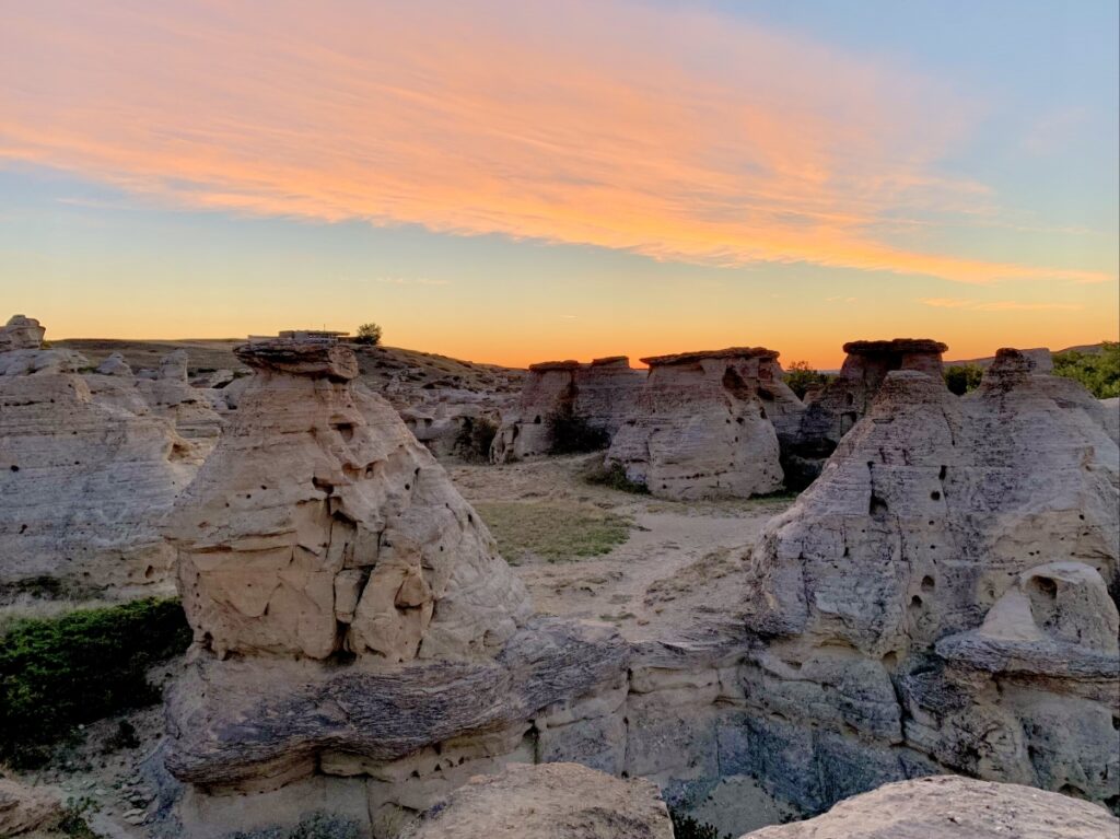 Sunrise & hoodoos, Writing on Stone Provincial Park