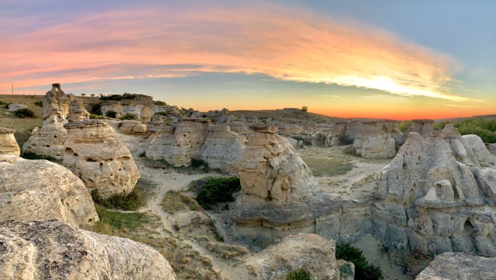 Sunrise & hoodoos, Writing on Stone Provincial Park