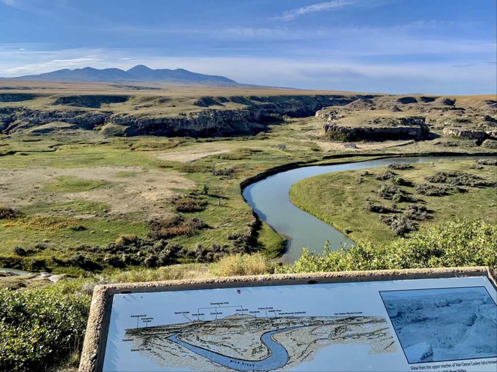 Hoodoo trail & Sweetgrass hills, Writing on Stone Provincial Park