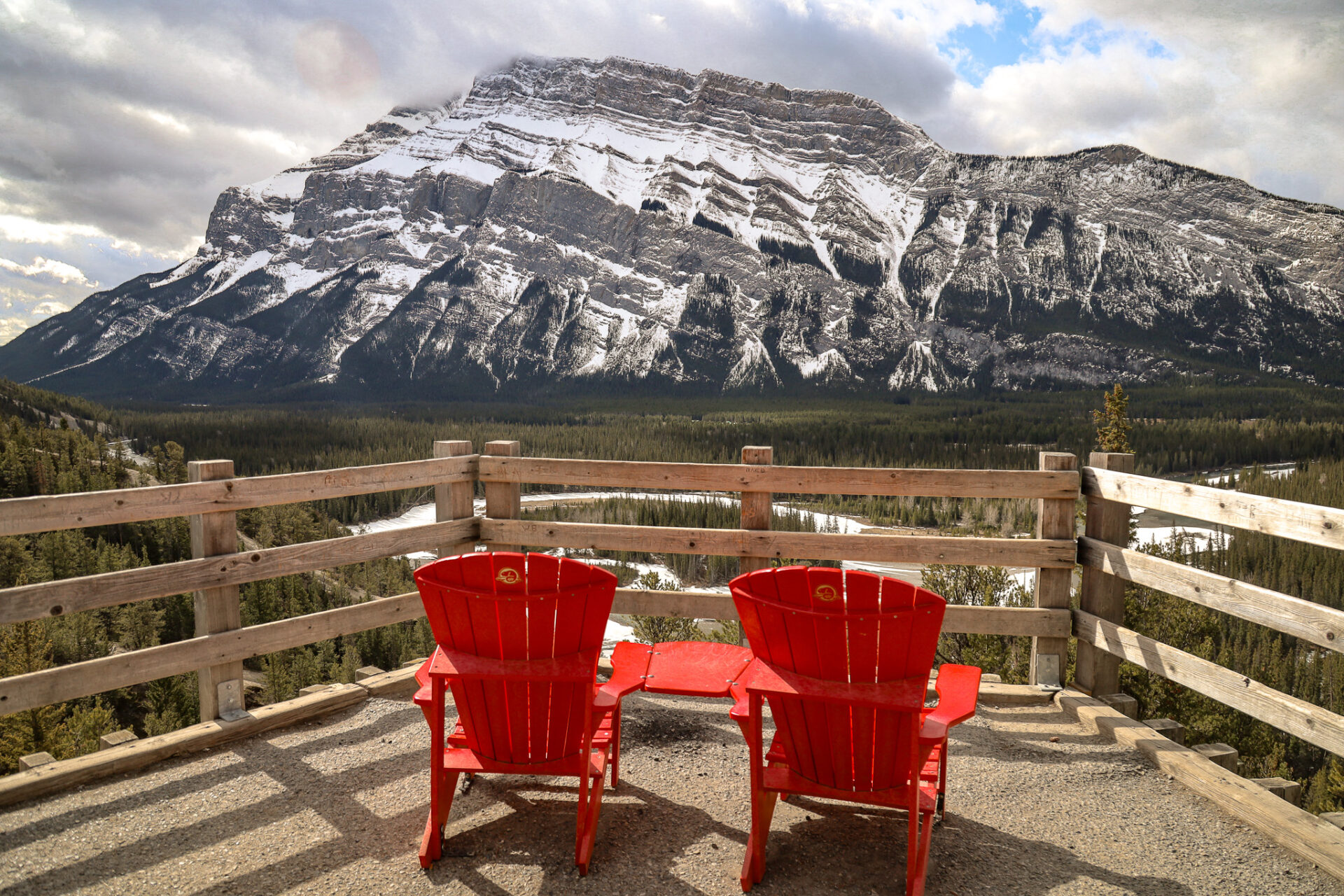 Easy hikes in Banff you can walk to