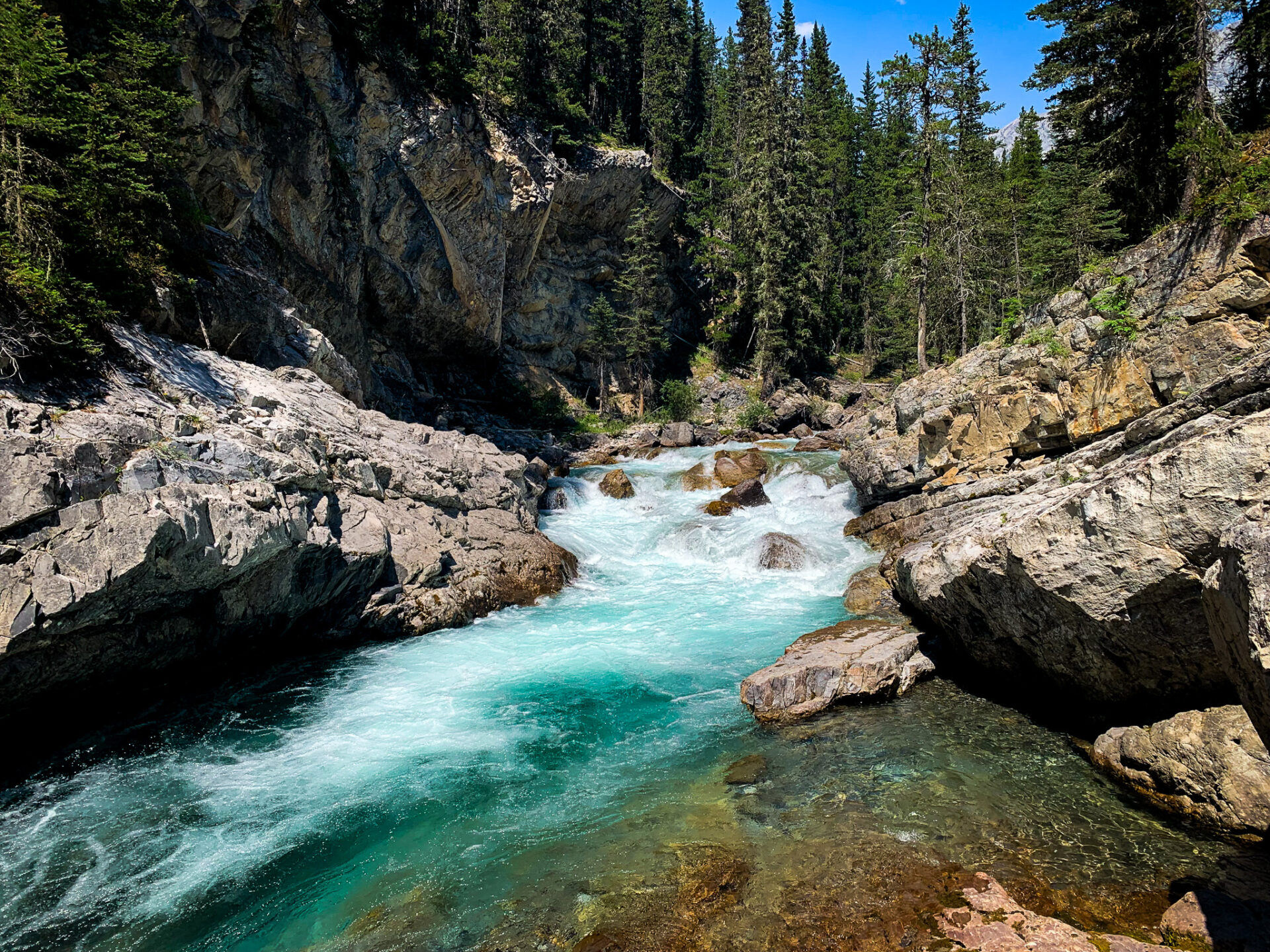 Easy Banff hikes - Lake Minnewanka 