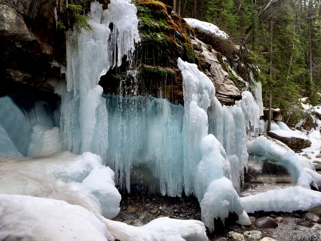 Maligne Canyon in the winter - Jasper National Park 