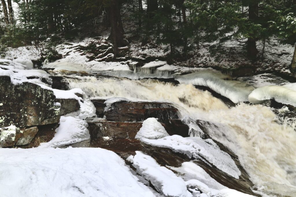 Stubb's Falls - winter hike in Arrowhead