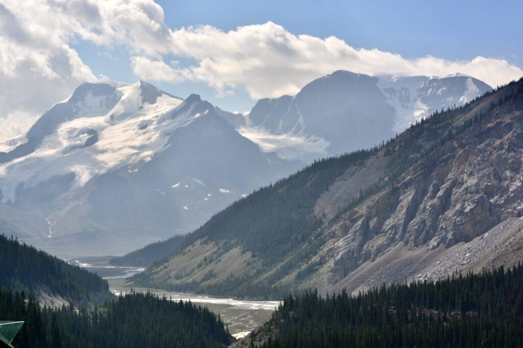 Mountains alongside the Icefields Parkway drive 