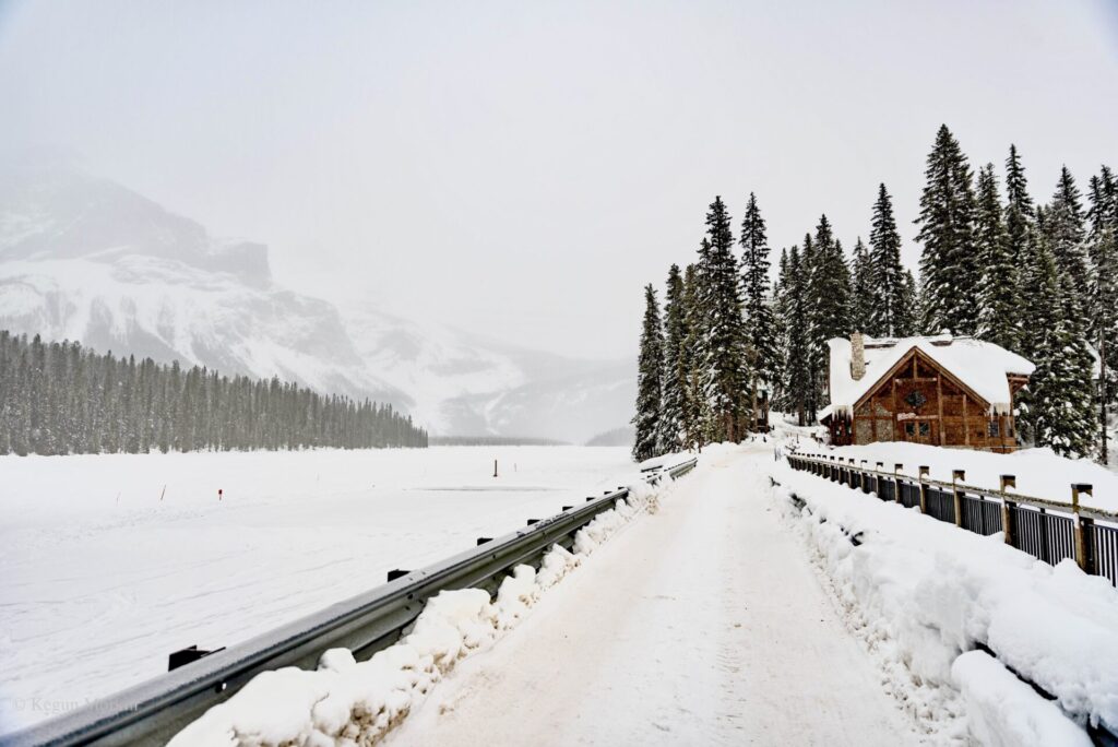 Day trip to Yoho National Park - Emerald Lake Lodge 