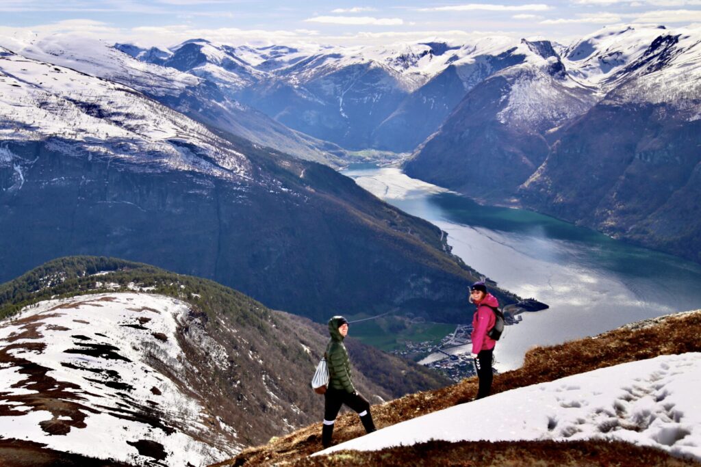 Prest hike in May, Aurland