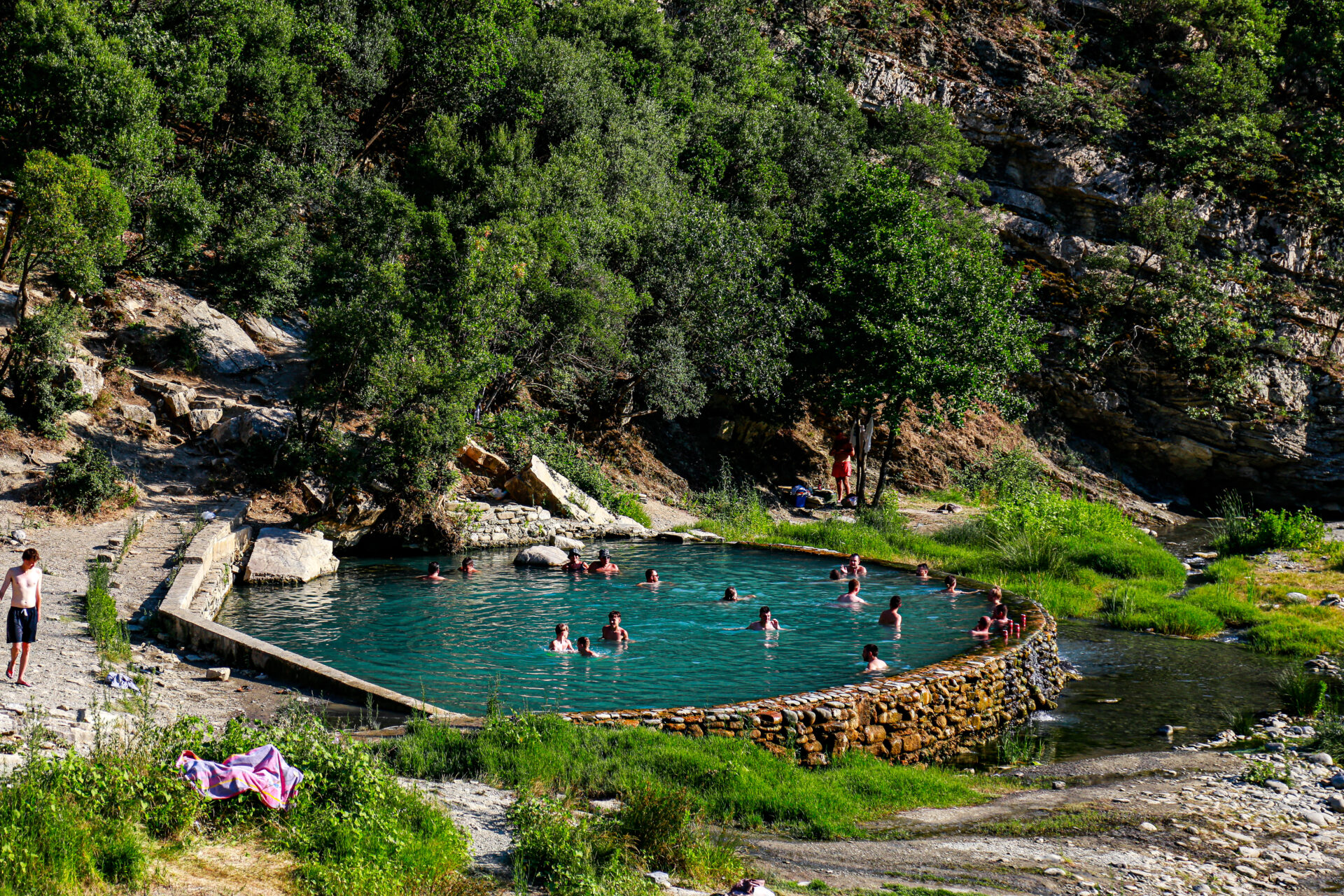Benja hot springs, Permet