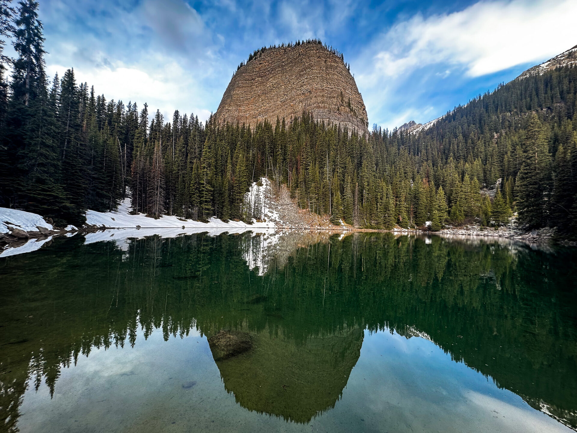 Easy hikes in Lake Louise - Mirror Lake