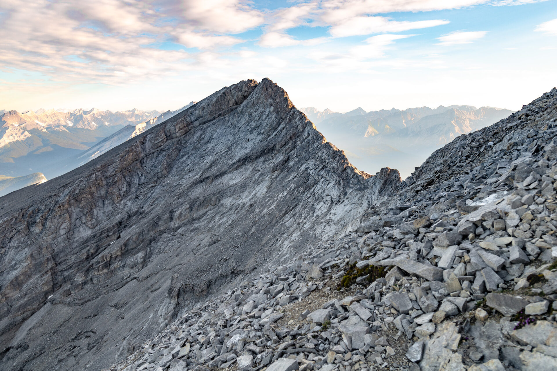 Mount Rundle summit - knife edge 